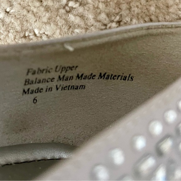 KELLY & KATIE Women’s Silver w/ Stones Doreen Satin Gemstone 2” Heel-Size 6 - Picture 7 of 8